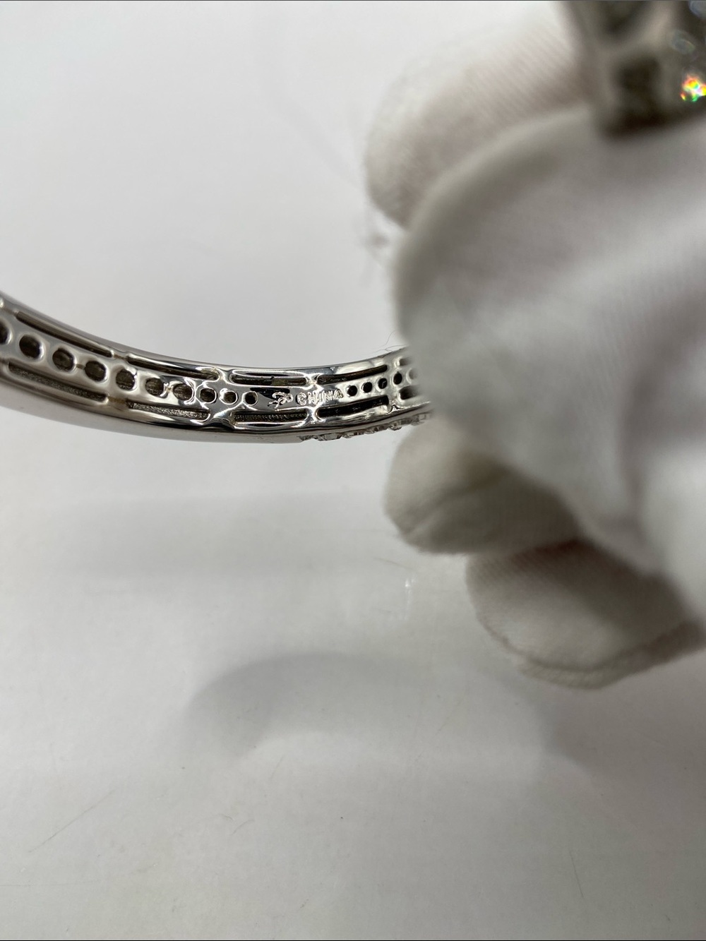 Joan Boyce Kissable Cuff Pave Crystal Hinged Cuff Bracelet Silver Tone Size M - Picture 8 of 8